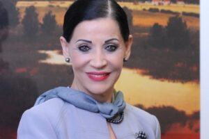 https://labeirut.website/wp-content/uploads/2017/09/amira_square-300x200.jpg